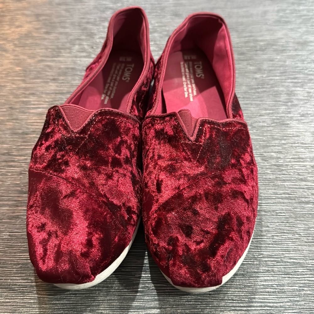 Women’s velvet Tom’s size 10.